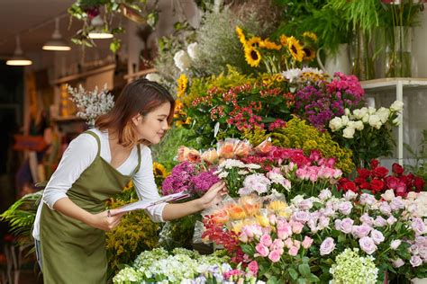 maggie and moe's flower shop